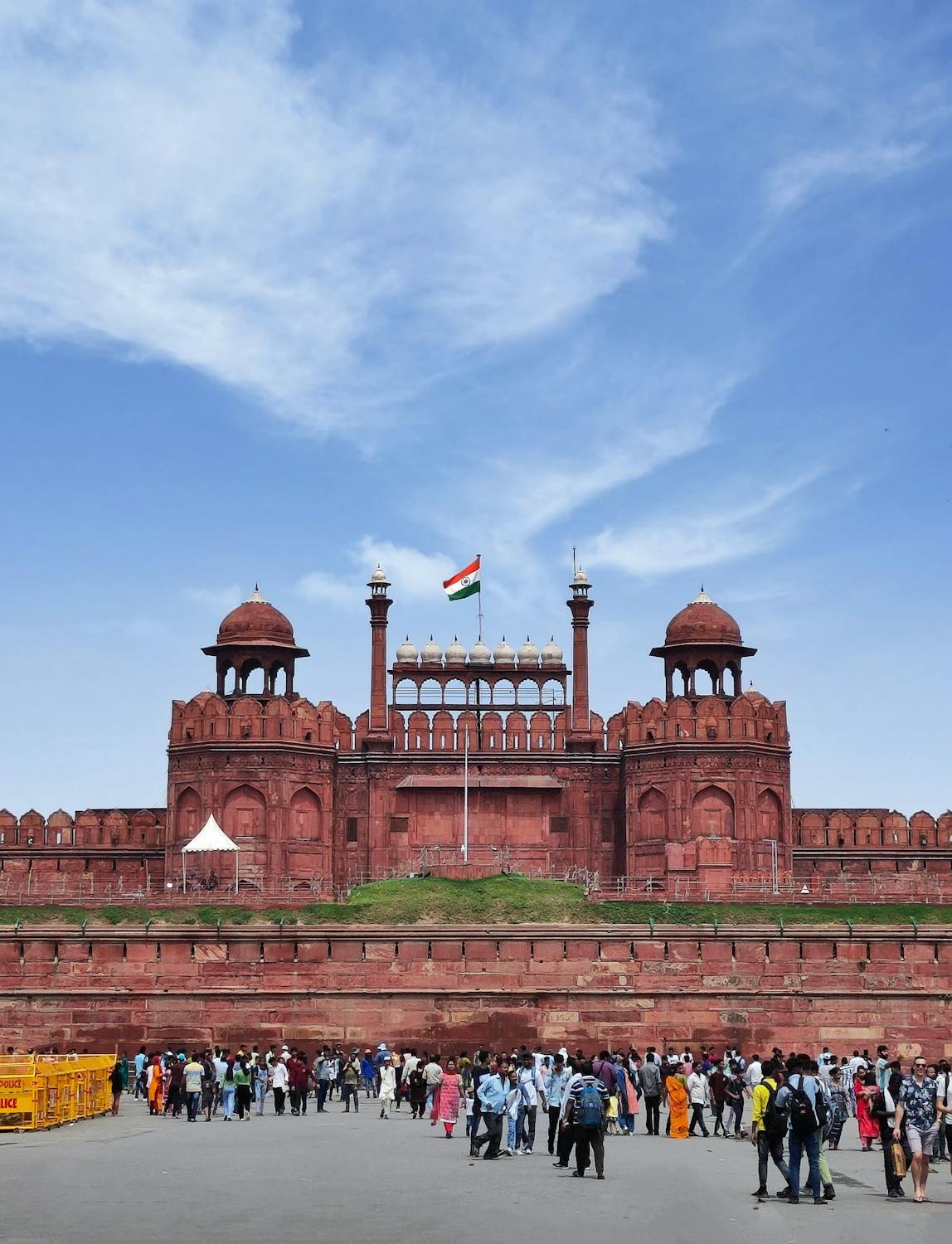 Agra Fort – Red Sandstone, Royal Vibes & Jalebi That Could Change Your Life