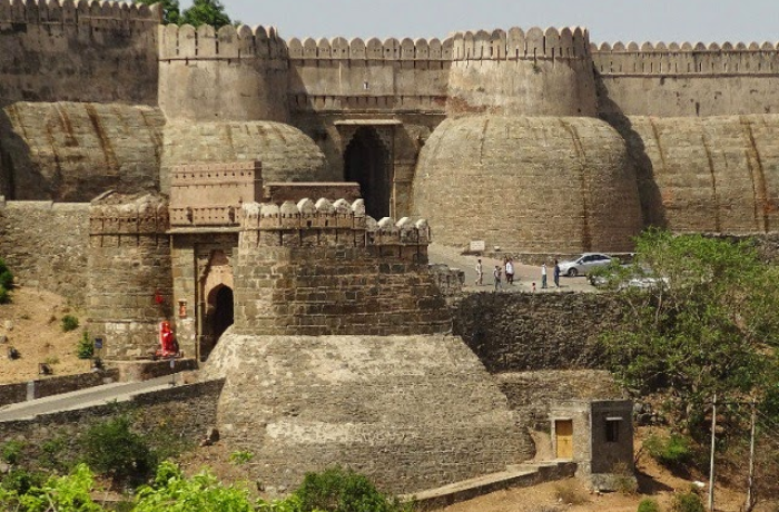 Hill Forts of Rajasthan – Six Royal Beasts That Still Guard the Desert Skies