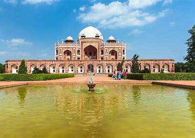 Humayun’s Tomb – Delhi’s Glorious Red-Domed Rebirth That Taught the Taj How to Shine