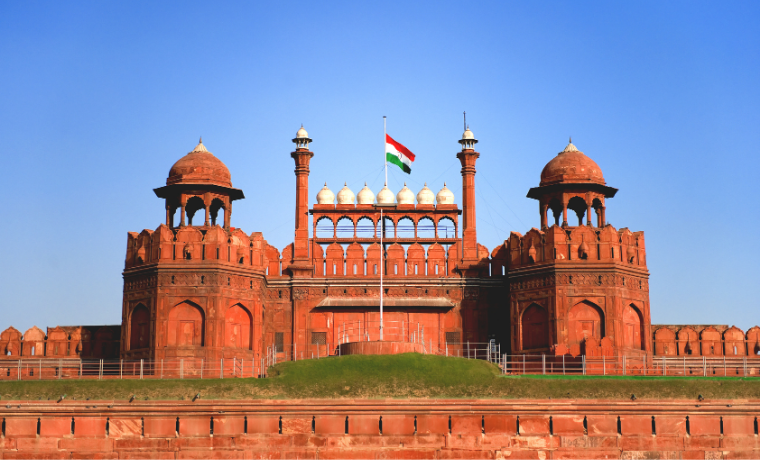 Agra Fort – Red Sandstone, Royal Vibes & Jalebi That Could Change Your Life