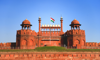 Agra Fort – Red Sandstone, Royal Vibes & Jalebi That Could Change Your Life