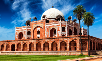 Humayun’s Tomb – Delhi’s Glorious Red-Domed Rebirth That Taught the Taj How to Shine